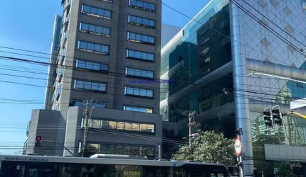 Condomínio com recepção e segurança.  Excelente localização á 5 minutos andando para á estação do metrô Barra Funda; Entre as Ruas Deputado Salvador