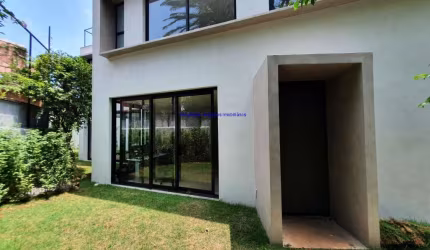 Sobrado 318m², 03 dormitório (sendo suítes),  04 banheiros e 02 vagas.  Excelente localização  entre as Ruas Honduras, Conselheiro Zacarias