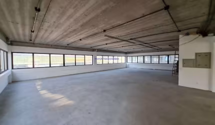 Conjunto Comercial 356m², 06 banheiros e 08 vagas na garagem.  Condomínio com recepção e segurança 24hrs.  Excelente localização