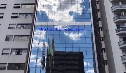 Prédio Comercial  5.582m², 32 banheiros e 40 vagas na garagem; Possui 13 pavimentos com 202m², 03 Elevadores, 01 copa.   Excelente localização