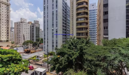 Apartamento 184m², 03 dormitórios (sendo 01 suíte), 02 banheiros e 01 vaga na garagem.  Condomínio com portaria, segurança 24hrs.