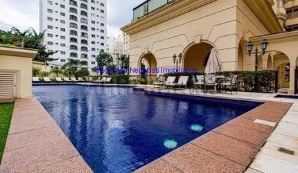 Apartamento 588m², 04 dormitórios (sendo suítes), 05 banheiros e 08 vagas na garagem.  Condomínio com portaria, segurança 24hrs, piscina.