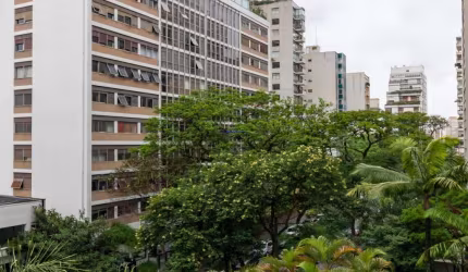 Apartamento 270m², 03 dormitórios (sendo 02 suítes), 04 banheiros e 02 vagas na garagem.  Condomínio com portaria, segurança 24hrs.