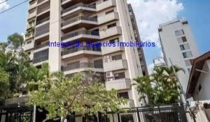 Apartamento 126m², 03 dormitórios (sendo 01 suíte), 02 banheiros e 02 vagas na garagem.   Condomínio com portaria, playground e salão de festa.