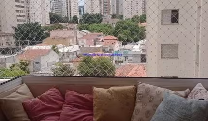 Condomínio com portaria, piscina, salão de festas, academia, churrasqueira e jardim.   Excelente localização; entre as Ruas Raul Pompeia,