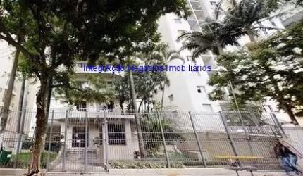 Apartamento 70m², 02 dormitórios, 01 banheiro e 01 vaga na garagem.  Condomínio com portaria 24hrs, salão de festa e quadra esportiva.