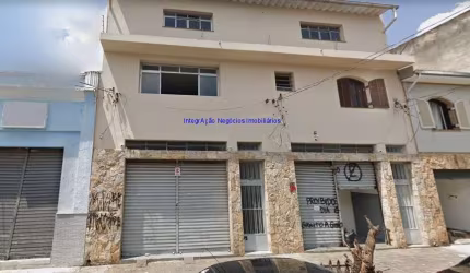 Loja 294m², Térreo: salão amplo, 01 banheiro e 01 quintal; Edicula 01 banheiro  e área descoberta.  Excelente localização entre as Ruas João Teodoro.