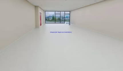 Prédio com 375m², Piso térreo: 01 Sala grande com vão livre, 02 banheiros, cozinha e despensa; Piso superior: 02 salas grandes, 02 salas pequenas