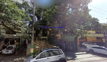 Sobrado Residencial 289m², 06 dormitórios (sendo 01 suite e 02 dormitórios com varanda), 04 banheiros e 04 vagas na garagem.  Excelente localização.