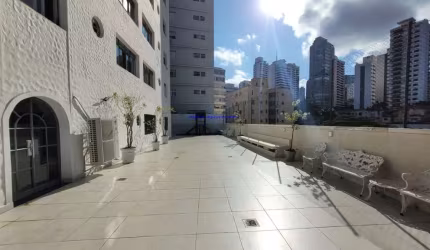 Apartamento 90m², 02 dormitórios, 03 banheiros e 01 vaga na garagem.   Condomínio com portaria, segurança 24hrs, salão de festa, churrasqueira.