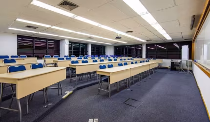 Conjunto Comercial 227m², 04 salas, 02 banheiros.   Condomínio com recepção e segurança 24hrs.   Excelente localização.
