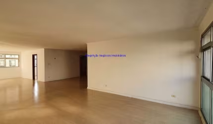 Apartamento 256m², 03 dormitórios (sendo 01 suíte), 03 banheiros e 03 vagas na garagem.  Condomínio com portaria, segurança 24hrs, salão de festa.