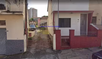 Terreno 970m².   Excelente localização á 8 minutos andando para o metro Lapa; Entre as Ruas John Harrison, Clemente Álves, Sheldon e Professor René.