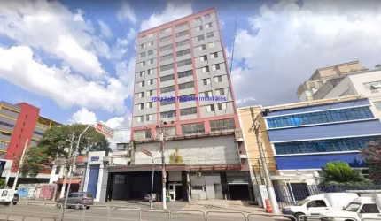 Conjunto Comercial 128m², sala ampla, 02 banheiros, copa e 01 vaga na garagem.  Condomínio com recepção e segurança 24hrs.  Excelente localização