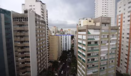 Apartamento 169m², 04 dormitórios (sendo 01 suíte), 03 banheiros e 02 vagas na garagem.    Condomínio com portaria 24hrs e jardim.