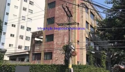 Prédio Comercial 1.083m², 05 banheiros e 09 vagas na garagem.    Excelente localização á 7 minutos andando para a estação do metrô Praça da Árvore;