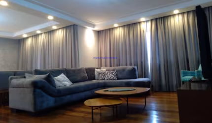 Apartamento 178m², 04 dormitórios (sendo 01 suíte), 03 banheiros e 02 vagas na garagem.    Condomínio com portaria 24hrs, piscina, academia.