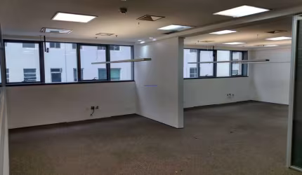 Conjunto Comercial 200m², 04 banheiros e 04 vagas na garagem.    Condomínio com recepção e segurança 24hrs.  Excelente localização.
