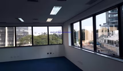 Conjunto Comercial 280m², 03 banheiros e 08 vagas na garagem.  Condomínio com recepção e segurança 24hrs.  Excelente localização.