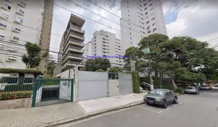 Apartamento Cobertura Duplex 609m², 02 dormitórios (sendo suítes), 03 banheiros e 06 vagas na garagem.   Condomínio com portaria 24hrs.