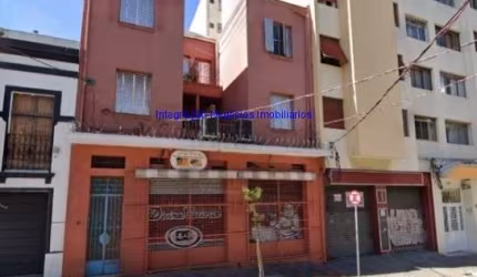 Prédio  800m²,  Primeiro piso: 01 loja, 01 baneheiro.  Segundo piso: 04 apartamentos e 04 banheiros.Terceiro piso:  04 apartamentos e 04 banheiros.