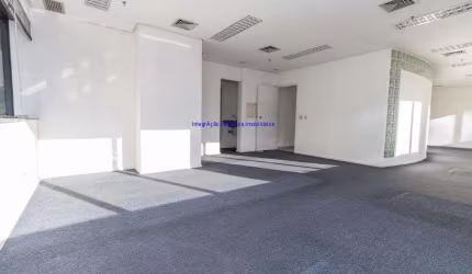 Conjunto Comercial 280m², 04 banheiros e 08 vagas na garagem.  Condomínio com recepção e segurança 24hrs.  Excelente localização