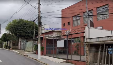 Galpão 400², com dois pavimentos, cada um possui 200m², 05 banheiros e 02 vagas na garagem.    Excelente localização