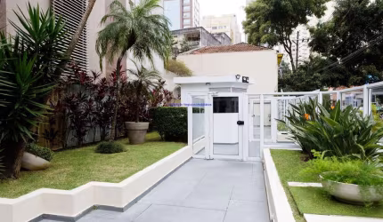 Apartamento 130m²,  03 dormitórios (sendo 01 suíte), 02 banheiros e 01 vaga na garagem.   Condomínio com portaria, segurança 24hrs, brinquedoteca.