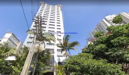 Apartamento 210m², 04 banheiros e 04 vagas na garagem.    Condomínio com recepção e segurança 24hrs.  Excelente localização.