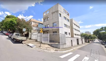 Prédio Comercial 984m², 10 banheiros e 12 vagas na garagem; Possui 4 pavimentos, cada pavimento com área construída de 225m², terreno mede 10 x 36,50m