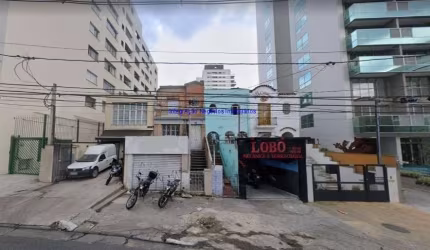 Sobrado Comercial 200m², 03 salas, 03 banheiros e 01 vaga na garagem.   Excelente localização entre as Ruas dos Bombeiros, Manoel da Nobrega e Tutóia;
