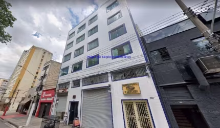 Apartamento 42m², 02 dormitórios e 01 banheiro.    Condomínio com portaria.  Excelente localização á 8 minutos andando para a estação do metrô Júlio P