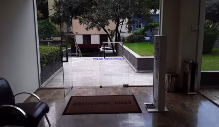 Conjunto Comercial 30m², 01 sala e 01 banheiro.  Condomínio com portaria e segurança.  Excelente localização, á 9 minutos andando para a Estação