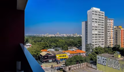 Condomínio com portaria, segurança 24hrs, com 2 piscinas, academia, bicicletário, churrasqueira, lavandeira comunitária, mirante, salão de festas,