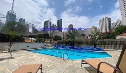 Apartamento 100m², 03 dormitórios (sendo 02 suítes), 03 banheiros e 02 vagas na garagem.  Condomínio com portaria, segurança 24hrs, piscina