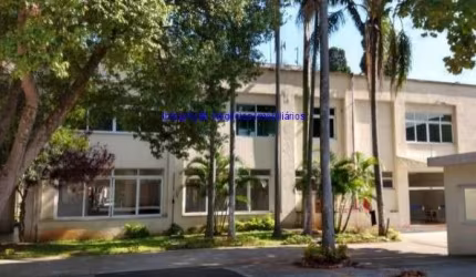 Prédio comercial 5000m², 14 salas, 08 banheiros e 40 vagas na garagem   Excelente localização entre as Alamedas dos Quinimouras, Sorimãs e Avenida