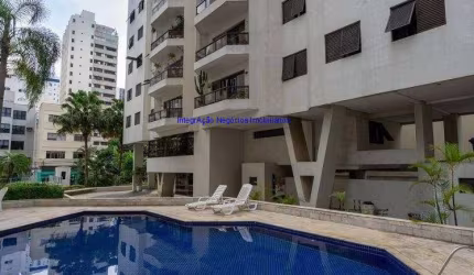 Condomínio com portaria, segurança 24hrs, piscina, salão de festa, sala de ginástica e jardim.  Excelente localização á 8 minutos andando do metrô