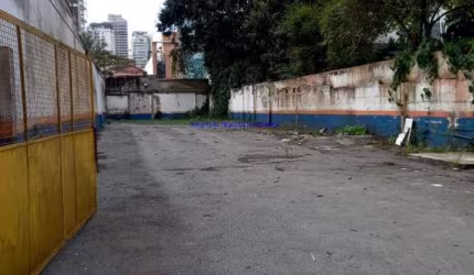 Terreno 400m².  Excelente localização entre as Ruas Coronel Joaquim Ferreira Lobo, Ramos Batista e Avenida Brigadeiro Faria Lima; Próximo da estação