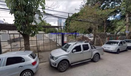 Terreno 425m².    Excelente localização entre as Ruas Coronel Joaquim Ferreira Lobo, Ramos Batista e Avenida Brigadeiro Faria Lima; Próximo da estação