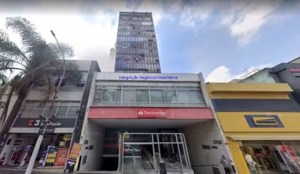 Condomínio com recepção e segurança.  Excelente localização á 10 minutos andando para a estação do metrô Oscar Freire;