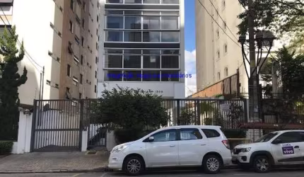 Apartamento 190m², 03 dormitórios (sendo 01 suíte), 04 banheiros e 02 vagas na garagem.  Condomínio com portaria 24hrs, salão de festa, salão gourmet,