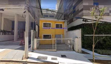 Sobrado Comercial 130m², 08 salas, 03 banheiros e 04 vagas na garagem.  Excelente localização á 5 minutos andando para a estação do metrô Consolação;