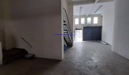 Prédio Comercial 444m² sendo Loja térrea 141m² com 02 banheiros;  Mezanino = 63m² com 01 banheiro; Depósito 20m²; Sobreloja 220m² com 2 banheiros