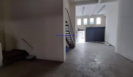Prédio Comercial 444m² sendo Loja térrea 141m² com 02 banheiros;  Mezanino = 63m² com 01 banheiro; Depósito 20m²; Sobreloja 220m² com 2 banheiros
