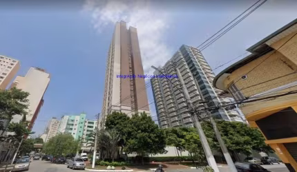 Conjunto Comercial 36m², 01 banheiro e 01 vaga na garagem.  Condomínio com recepção e segurança 24hrs.  Excelente localização