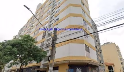 Condomínio com zelador e elevador.  Excelente localização á 8 minutos andando para a estação de Metro Higienópolis-Mackenzie ;