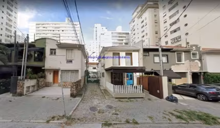 Casa 180m², 02 dormitórios (sendo 01 suíte), 02 banheiros e 02 vagas na garagem.  Excelente localização entre as Alamedas Lorena, Campinas