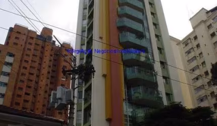 Apartamento 220m², 04 dormitórios (sendo suítes), 05 banheiros e 03 vagas na garagem.  Condomínio com portaria, segurança 24hrs, piscina, salão de fes