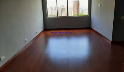 Apartamento 85m², 02 dormitórios (sendo 01 suíte), 02 banheiros e 01 vaga na garagem.   Condomínio com portaria 24hrs, salão de festa e jardim.