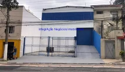 Galpão 440m², 03 banheiros e 07 vagas na garagem.  Excelente localização entre as Ruas Bom Pastor, Costa Aguiar e Xavier Curado.